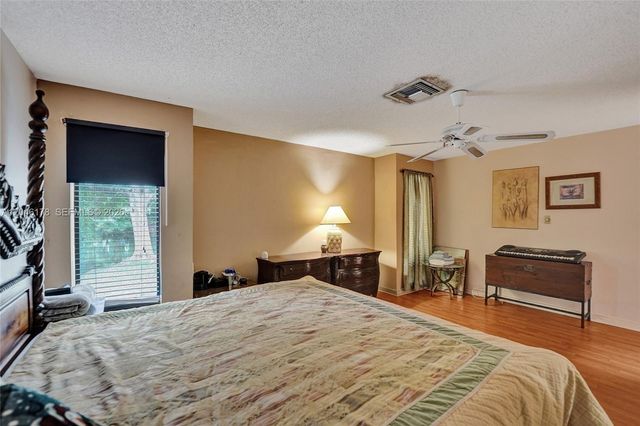 9120 SW 49th St, Cooper City, FL 33328