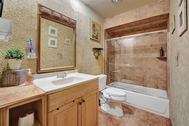 9120 SW 49th St, Cooper City, FL 33328