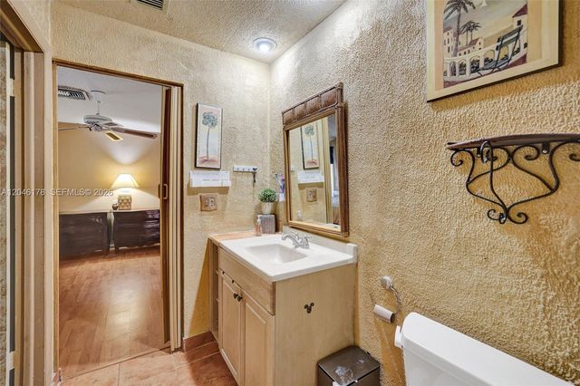 9120 SW 49th St, Cooper City, FL 33328
