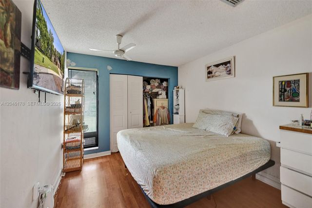 9120 SW 49th St, Cooper City, FL 33328