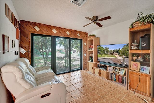 9120 SW 49th St, Cooper City, FL 33328