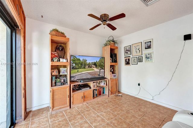 9120 SW 49th St, Cooper City, FL 33328