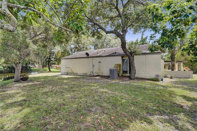 9120 SW 49th St, Cooper City, FL 33328