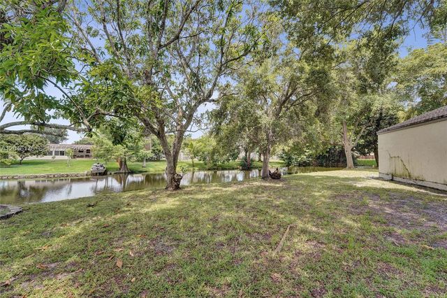 9120 SW 49th St, Cooper City, FL 33328