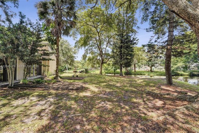 9120 SW 49th St, Cooper City, FL 33328