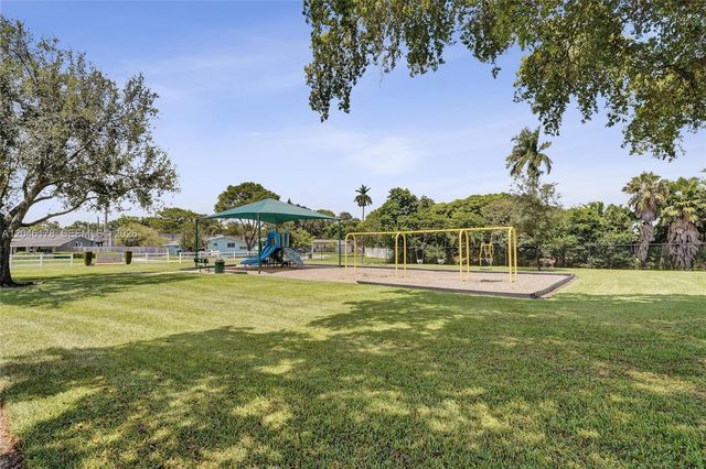 9120 SW 49th St, Cooper City, FL 33328
