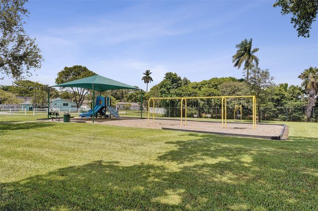 9120 SW 49th St, Cooper City, FL 33328