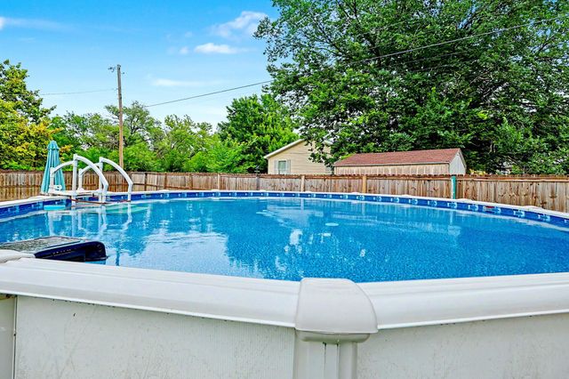 1556 N Poplar, Wichita, KS 67214