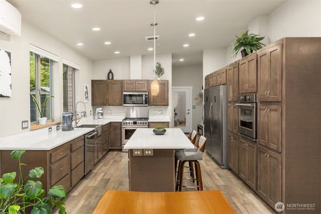 9720 NE Lofgren Road, Bainbridge Island, WA 98110