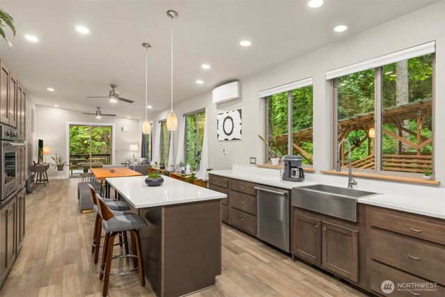 9720 NE Lofgren Road, Bainbridge Island, WA 98110
