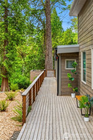 9720 NE Lofgren Road, Bainbridge Island, WA 98110