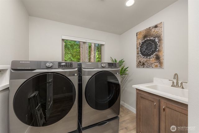 9720 NE Lofgren Road, Bainbridge Island, WA 98110
