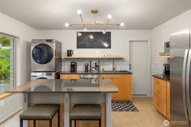 9720 NE Lofgren Road, Bainbridge Island, WA 98110