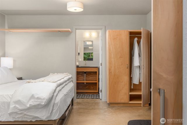 9720 NE Lofgren Road, Bainbridge Island, WA 98110