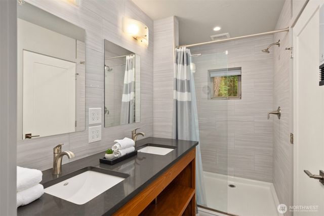 9720 NE Lofgren Road, Bainbridge Island, WA 98110