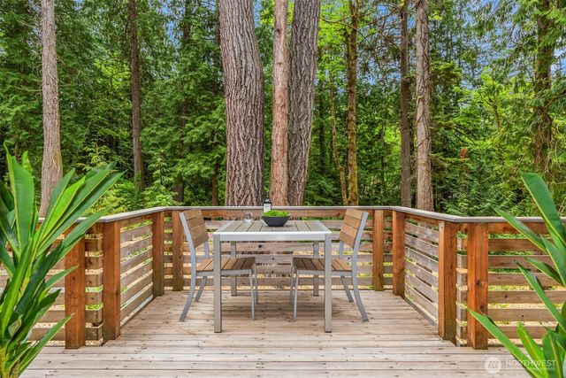 9720 NE Lofgren Road, Bainbridge Island, WA 98110
