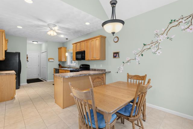 28 Saint Andrews Way, Londonderry, NH 03053
