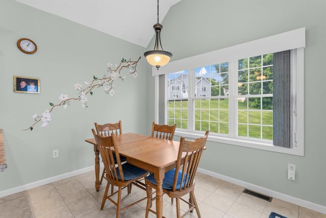 28 Saint Andrews Way, Londonderry, NH 03053