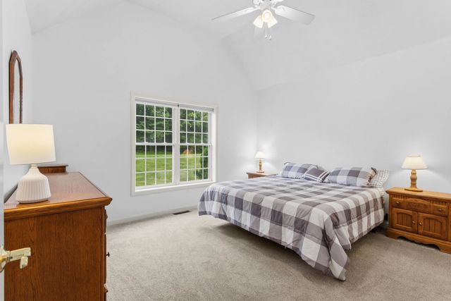 28 Saint Andrews Way, Londonderry, NH 03053
