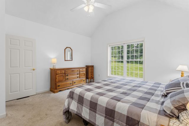 28 Saint Andrews Way, Londonderry, NH 03053