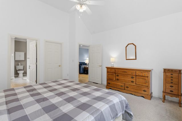 28 Saint Andrews Way, Londonderry, NH 03053
