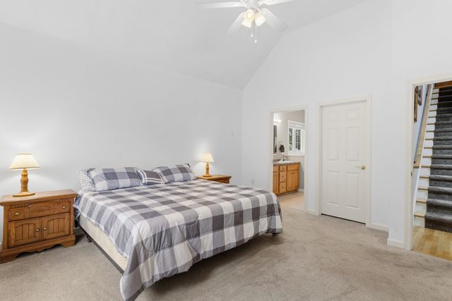 28 Saint Andrews Way, Londonderry, NH 03053