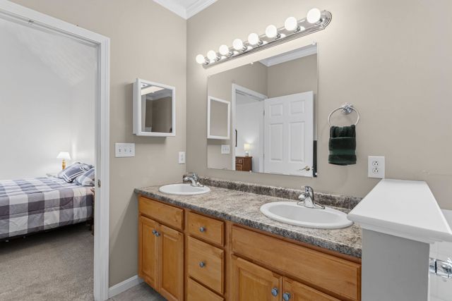 28 Saint Andrews Way, Londonderry, NH 03053