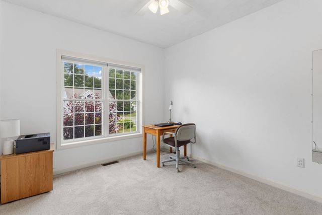 28 Saint Andrews Way, Londonderry, NH 03053