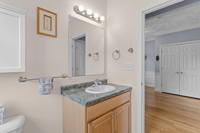 28 Saint Andrews Way, Londonderry, NH 03053