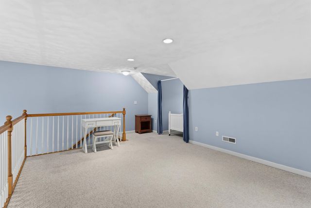 28 Saint Andrews Way, Londonderry, NH 03053