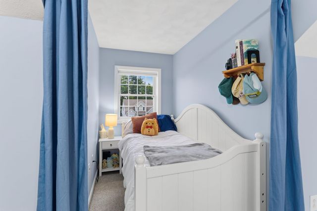28 Saint Andrews Way, Londonderry, NH 03053