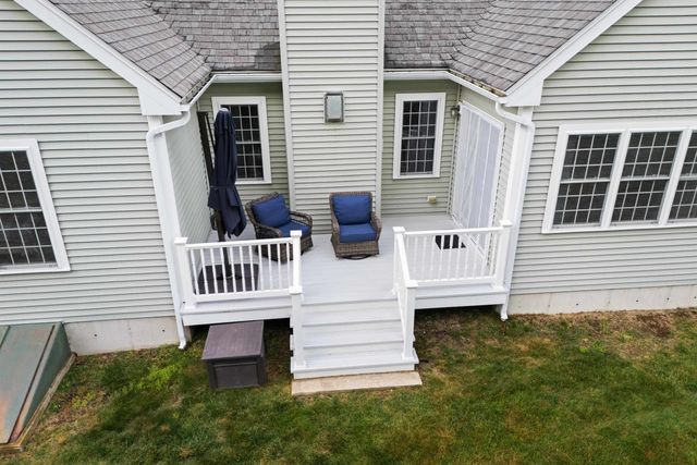28 Saint Andrews Way, Londonderry, NH 03053