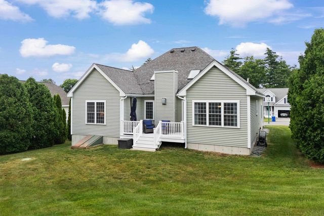 28 Saint Andrews Way, Londonderry, NH 03053