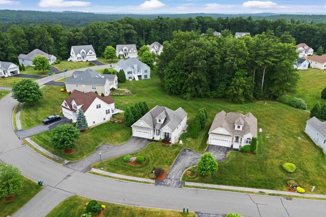 28 Saint Andrews Way, Londonderry, NH 03053