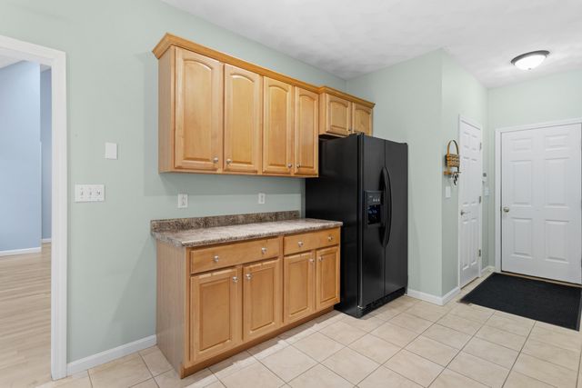 28 Saint Andrews Way, Londonderry, NH 03053
