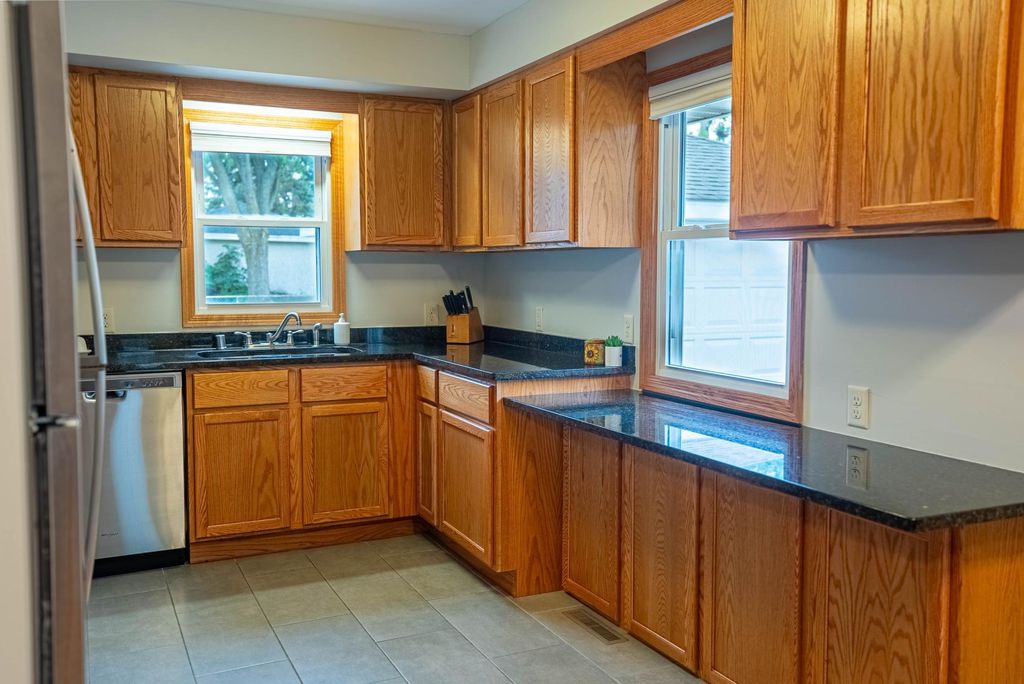 560 115th Avenue NW, Coon Rapids, MN 55448 — photo 4