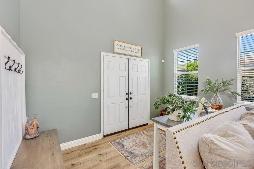 Image 18 of property listing at 23997 Pepperleaf St, Murrieta, CA 92562