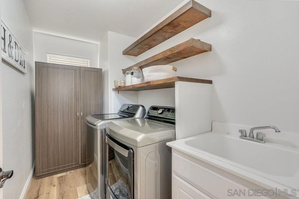 Image 28 of property listing at 23997 Pepperleaf St, Murrieta, CA 92562