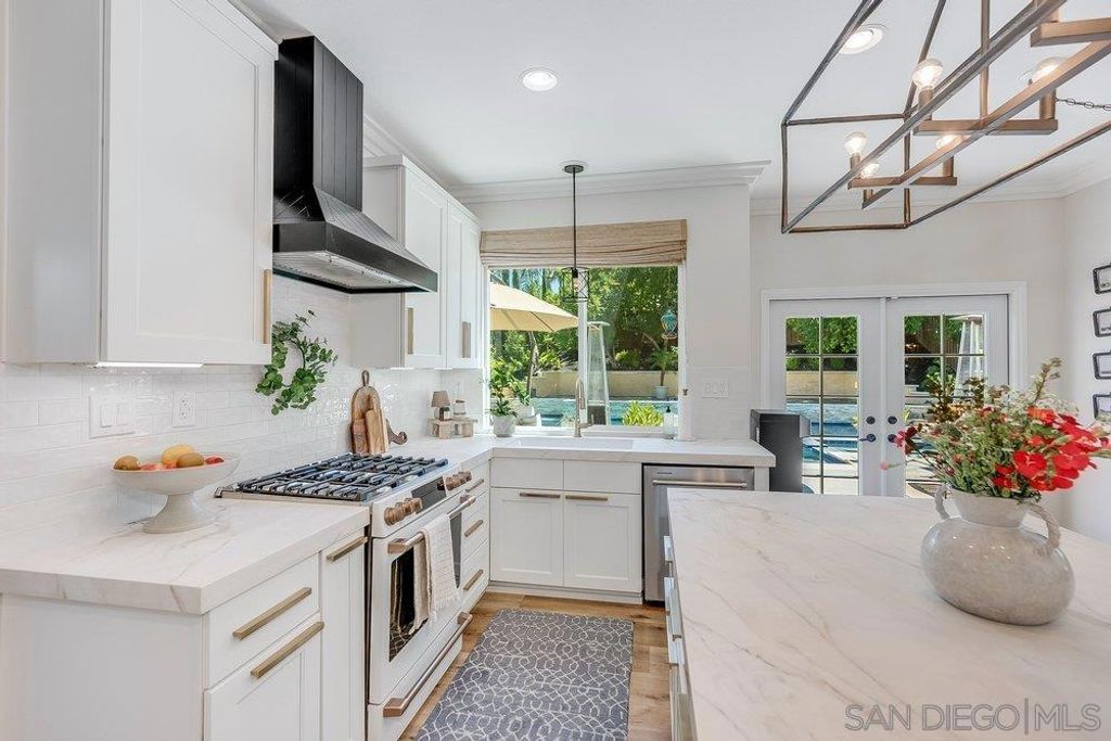 Image 4 of property listing at 23997 Pepperleaf St, Murrieta, CA 92562