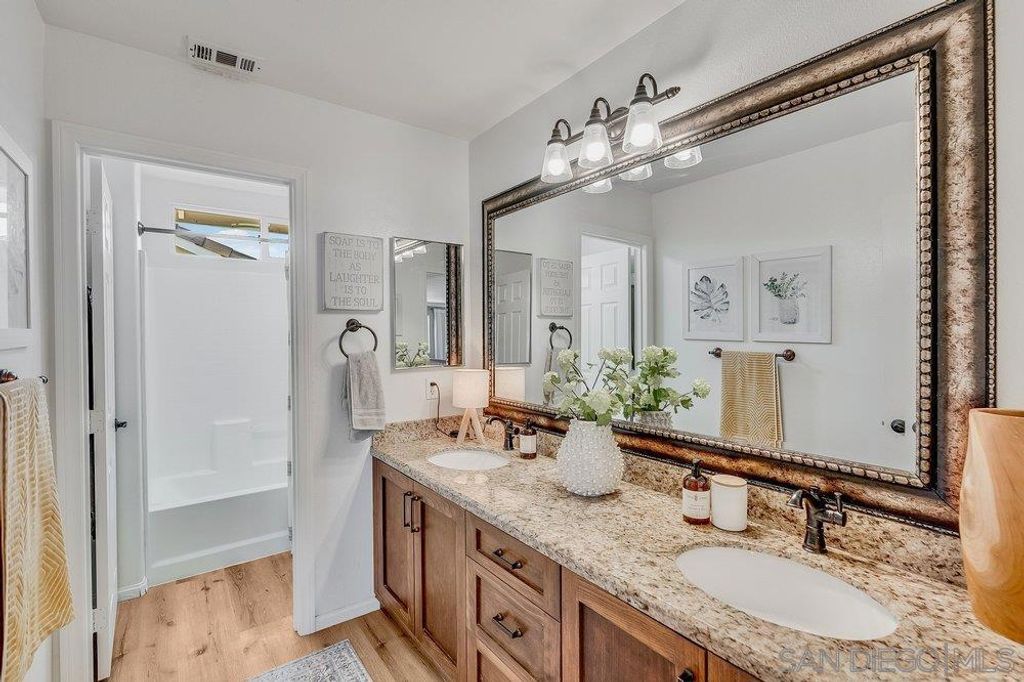 Image 41 of property listing at 23997 Pepperleaf St, Murrieta, CA 92562