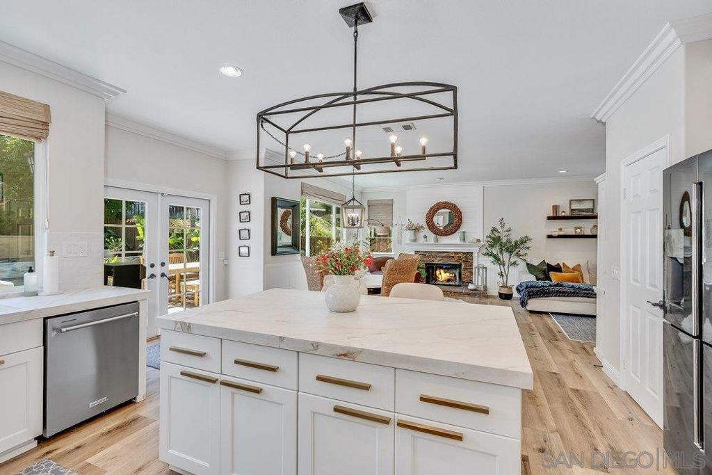 Image 5 of property listing at 23997 Pepperleaf St, Murrieta, CA 92562