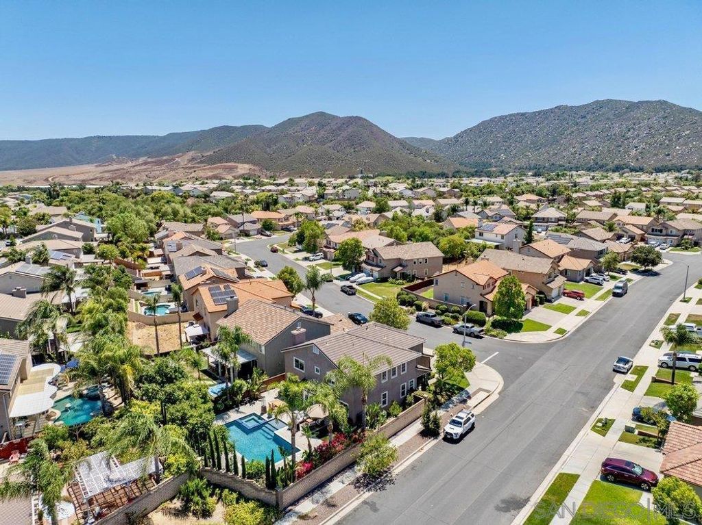 Image 58 of property listing at 23997 Pepperleaf St, Murrieta, CA 92562