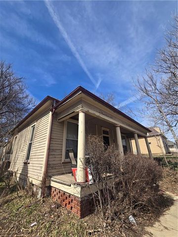 1618 Main Street, St Joseph, MO 64505