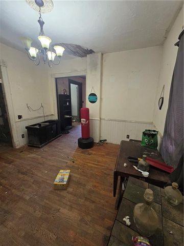 1618 Main Street, St Joseph, MO 64505