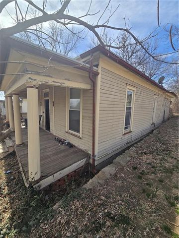 1618 Main Street, St Joseph, MO 64505