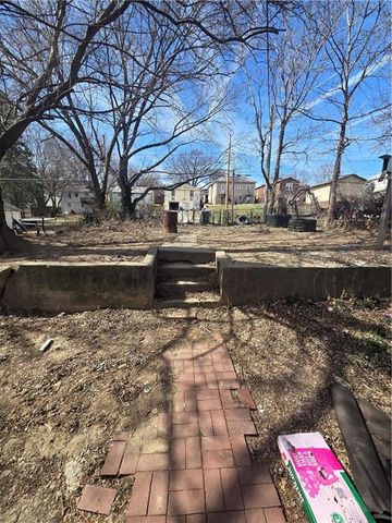 1618 Main Street, St Joseph, MO 64505