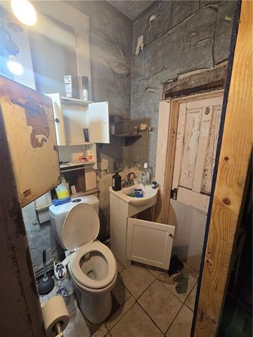 1618 Main Street, St Joseph, MO 64505