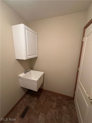 4165 Ledgewater Drive, Mogadore, OH 44260