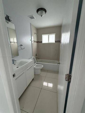 2121-2125 NW 72nd St, Miami, FL 33147