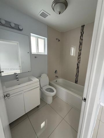 2121-2125 NW 72nd St, Miami, FL 33147